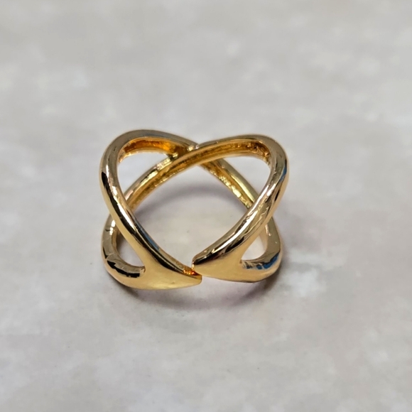 Fashione Gold Tone Simple Ring Size 6 - Picture 9 of 14